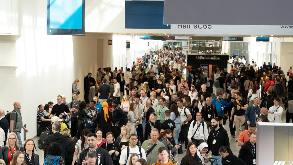Große Menschenmenge auf einer Messe in Köln