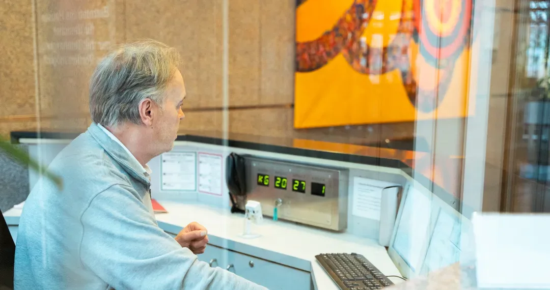 pfortendienst-in-der-nähe Pförtner beim Empfang