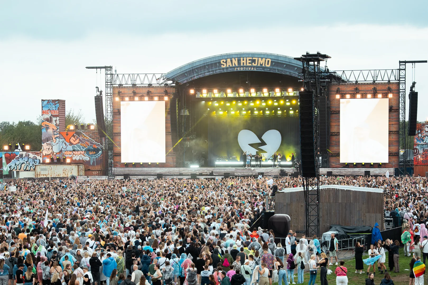 san-hejmo-festival Tausende Menschen feiern vor der Bühne des San Hejmo Festivals in Weeze