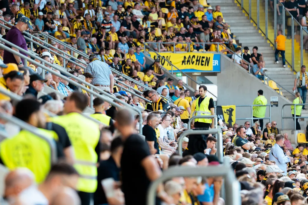Ordner im Fußballstadion