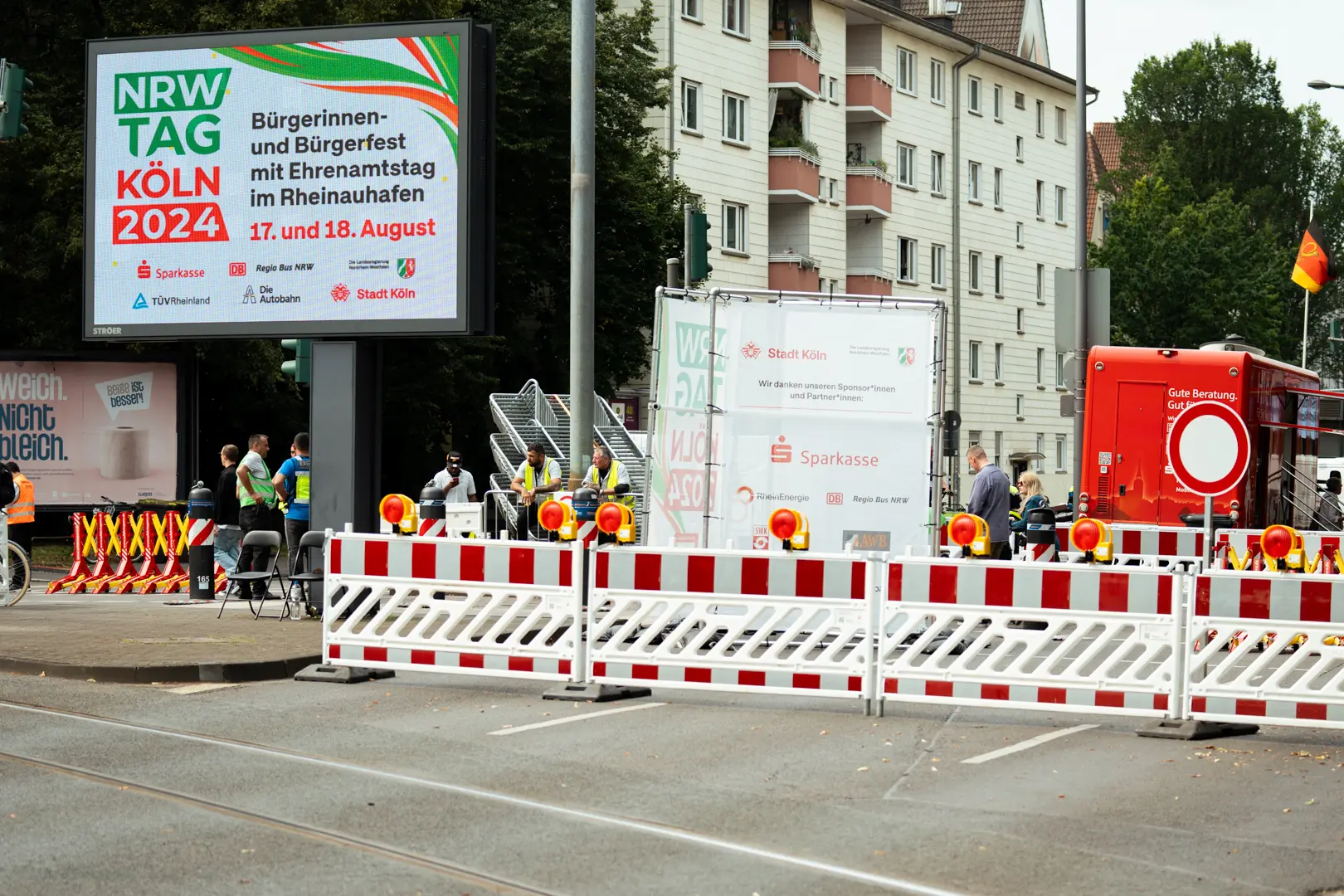 sicherheitsdienst-in-koeln Große Straßensperre beim NRW Tag in Köln
