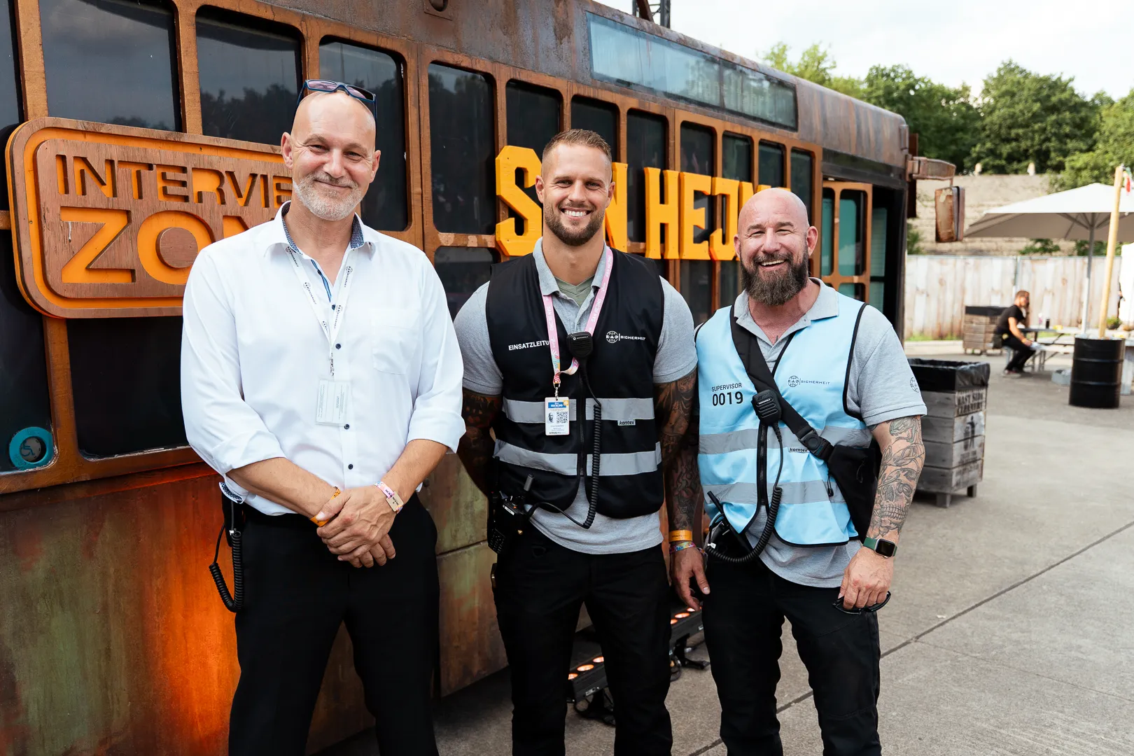 sicherheitsdienst-veranstaltung Drei Mitarbeiter im Veranstaltungsschutz