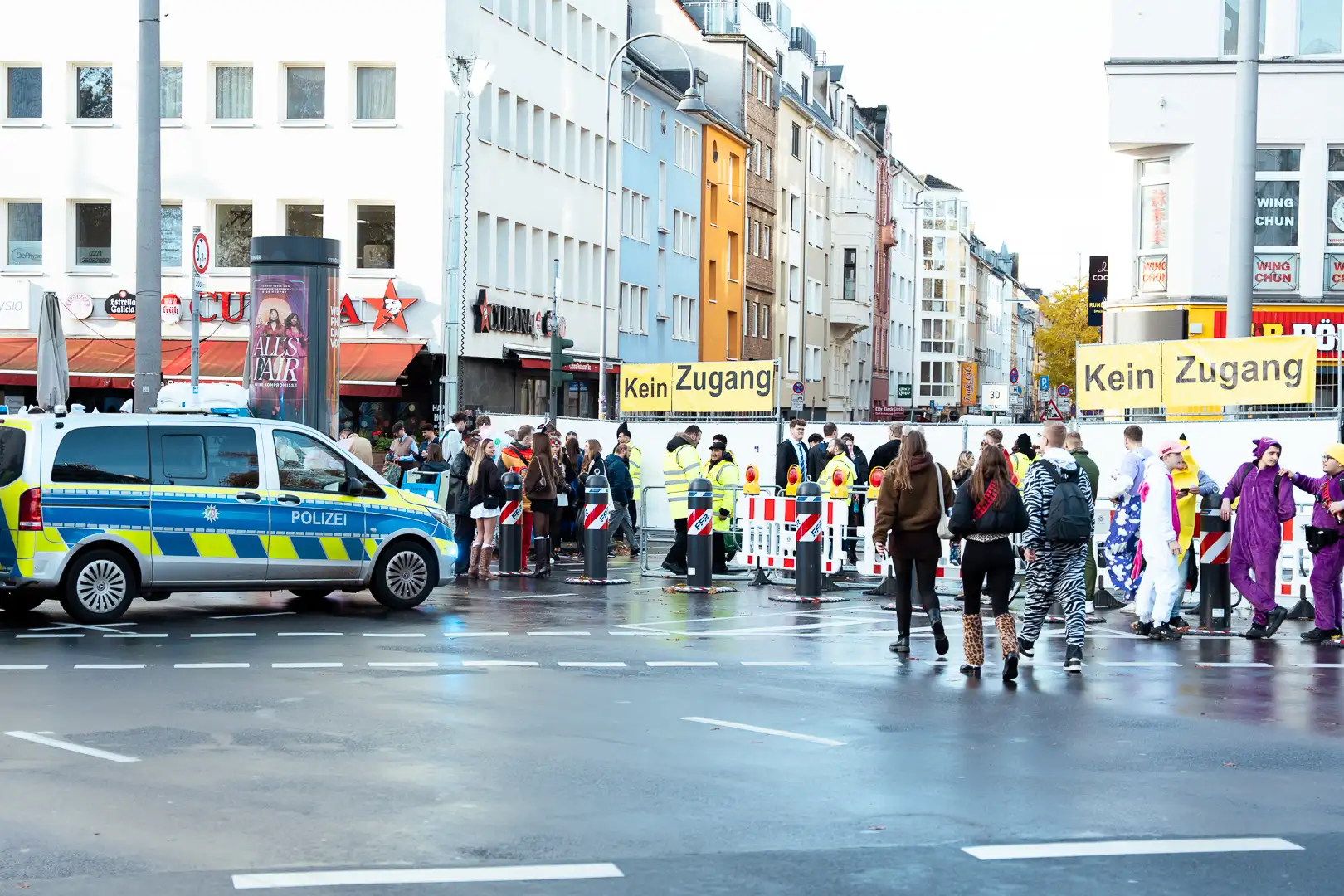 verkehrssicherung-koeln Straßensperren und Zugangskontrollen beim Karneval in Köln